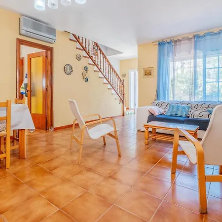 Prázdninový dům 4 Bedroom Amazing In Cunit